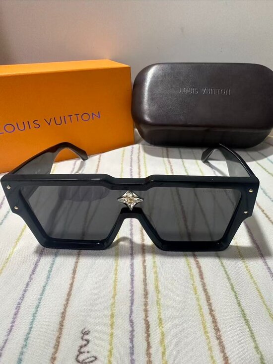 ℒLouis Vuitton Sunglasses main image 4